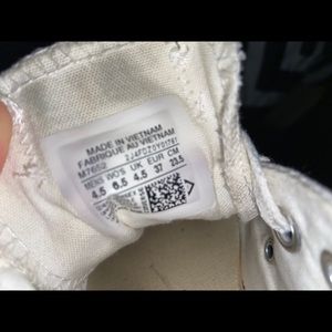 Women’s all star converses